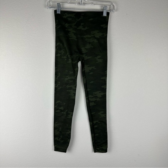 Spanx Green Camo Seamless Shaping Leggings Size Small - Picture 1 of 4